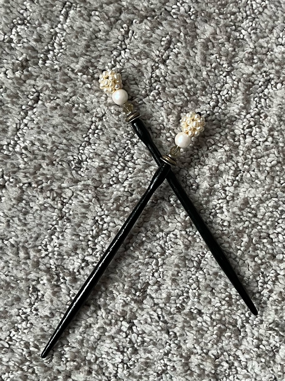 Decorative Pearl Cluster Black Lacquer Hair Sticks - Picture 3 of 4